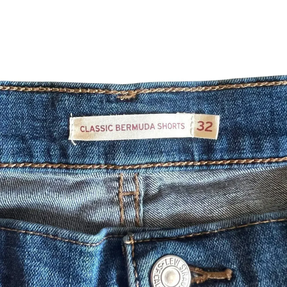 Levi’s Women’s Classic Bermuda‎ Shorts Medium Dark Wash Size 32